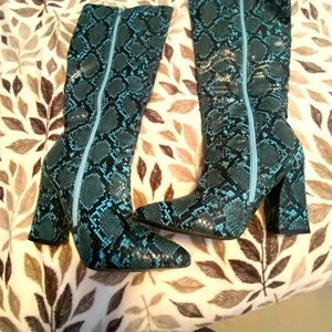 Size 9 knee High Chase and Chloe teal snake print boot